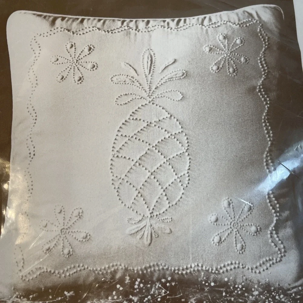 Cathy Needlecraft Candlewickery Pineapple Welcome Pillow Kit #7802 – Sealed NOS